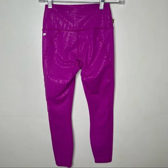 FABLETICS Kick Butt Fiesta Define High-Waisted 7/8 Barbiecore Legging - Picture 14 of 15